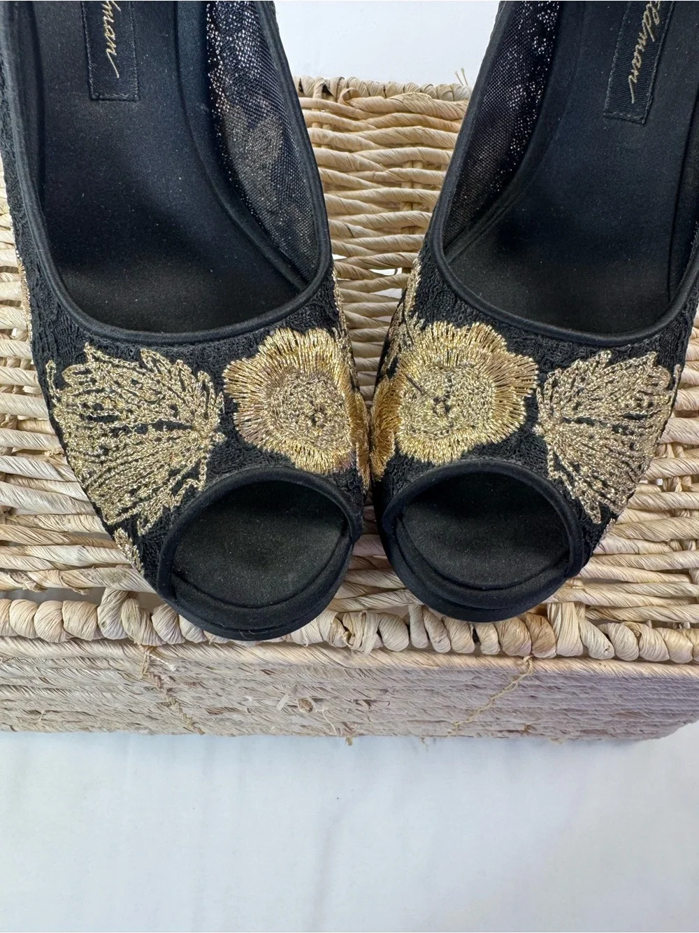 Beverly Feldman Black Gold Embroidered Lace Peep Toe Heels Size 7.5